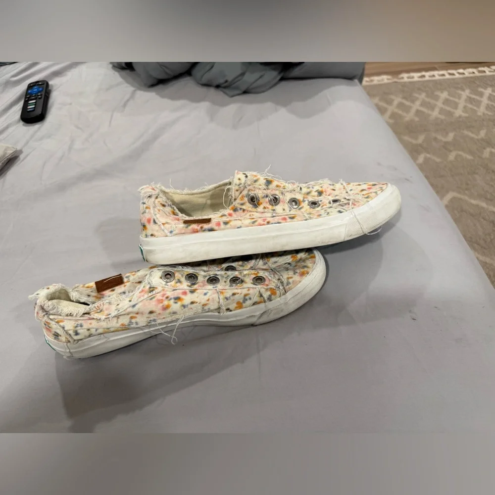 USED bundle of BLOWFISH sneakers and one pair Sperry’s… read description - Picture 9 of 15